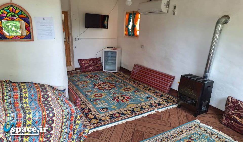 نمای داخلی اتاق چیچینی اقامتگاه بوم گردی تلارسر تخسم - رشت - روستای تخسم